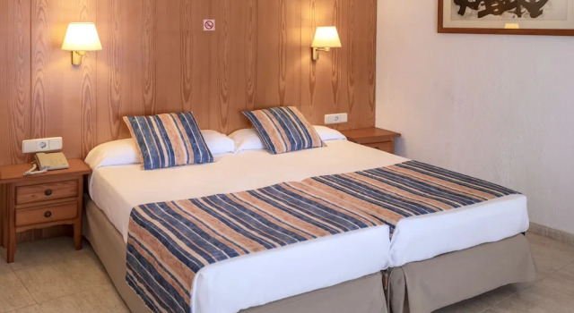Одноместный номер Standard с балконом Hotel GHT Neptuno-Tossa & Venus SPA