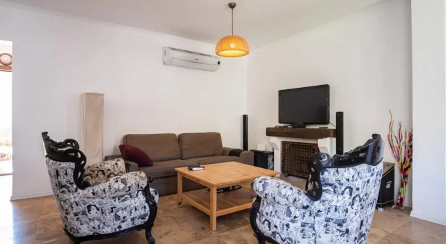 Refreshing Home With Garden in Torba Bodrum, Rezerwuj Hotel Hotele w Torba z parkingiem, Parking