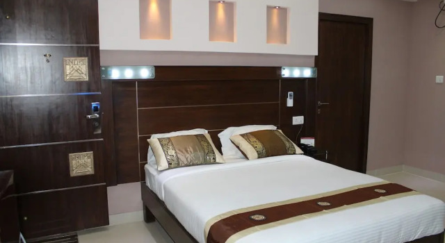 Deluxe dobbelt værelse med altan Maple Suites