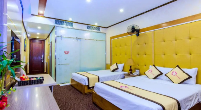 Трёхместный номер Standard с балконом Hoa Dao Hotel