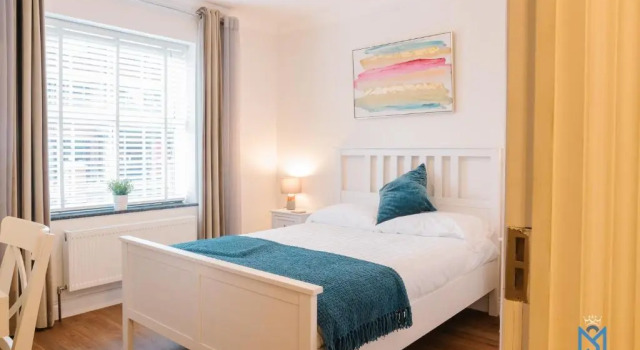 Charming chic Appartment with 24hr Parking, Забронировать Отель Отели Нортгемптон с парковкой, рядом с Church of the Holy Sepulchre, Парковка