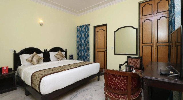 OYO 12311 Hotel Emerald