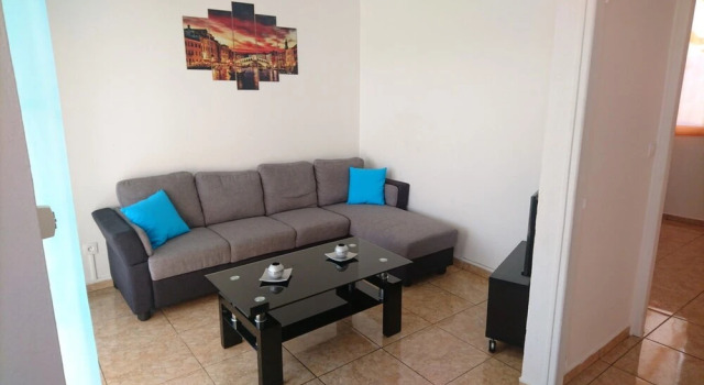 House With 2 Rooms in Port-louis, With and Enclosed Garden - 800 m Fro, Prenota Hotel Port-Louis Grande-Terre