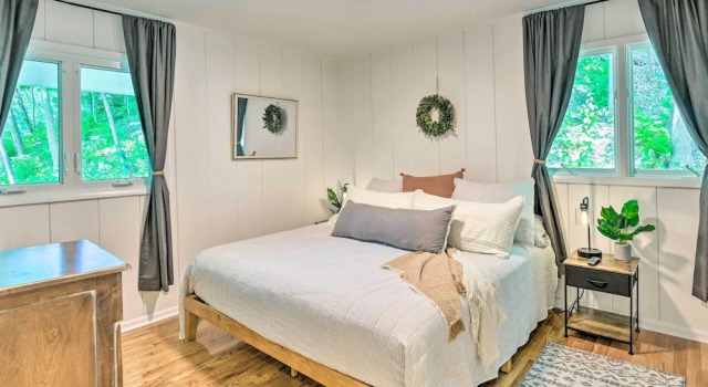 Stylish Franklin Cabin on 6 Private Acres!, Buchen Sie Ferienhaus Villen in Franklin, Villa