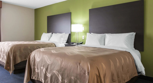 Четырёхместный номер Standard Quality Inn & Suites Anderson I-69