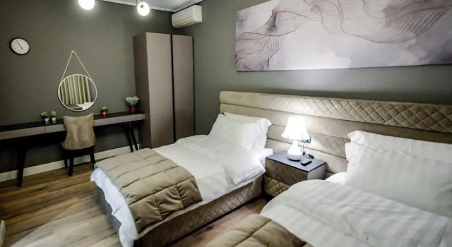 Двухместный номер Standard с балконом Hotel Vila Tirana