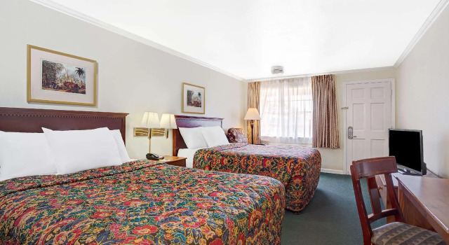 Четырёхместный номер Standard Days Inn by Wyndham Everett