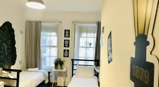 Четырёхместный номер Standard Hangover Hotel