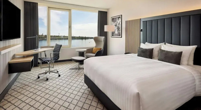 Двухместный люкс с видом на озеро Courtyard by Marriott Hannover Maschsee