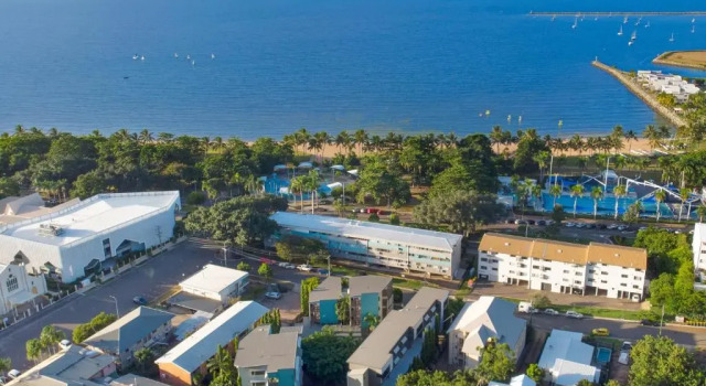 Апартаменты The Strand - 2BR Unit with Wifi and Beach