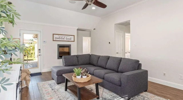 Home Pool 15 Minutes from DFW Airport