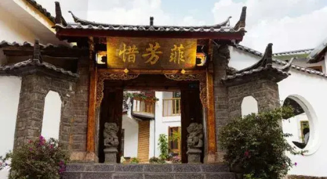 Lijiang Guiyuan Inn, Забронировать Отель Лицзян Юньнань, рядом с Улица Сквер-стрит Древнего города Даянь