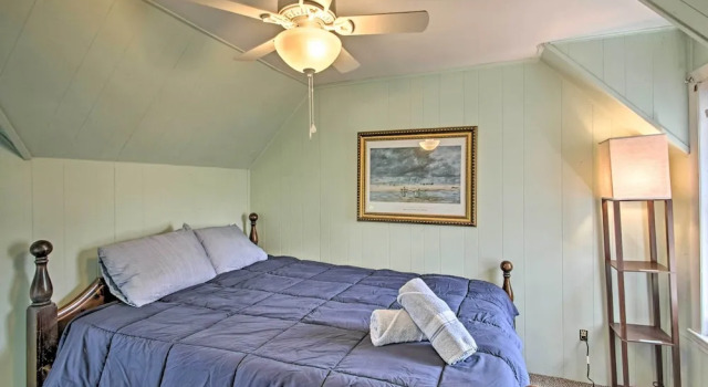 Bayside Weirs Beach Cottage < Half Mile to Pier!