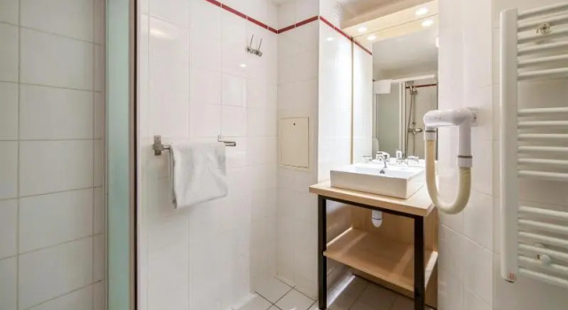 Трёхместный номер Standard с балконом Comfort Aparthotel Versailles, St Cyr lEcole
