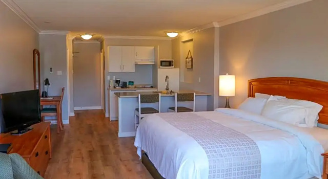 Люкс The Waterfront Suites and Marina