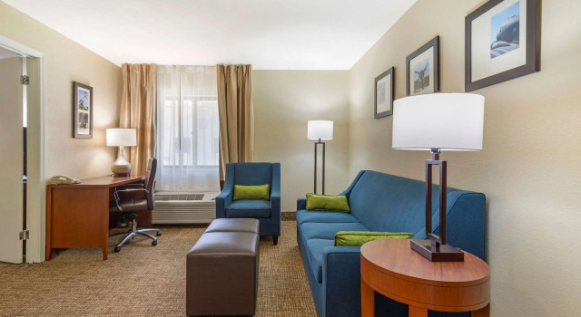 Четырёхместный люкс Comfort Inn & Suites - near Robins Air Force Base Main Gate
