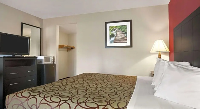 Шестиместный номер Standard Travelodge by Wyndham Traverse City MI