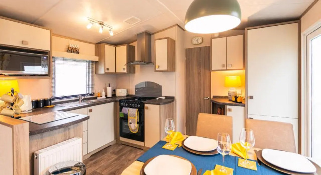 The Major Oak Lodge with Hot Tub, Book Hotel Barmby Moor Merseyside