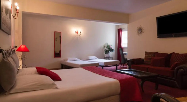 Семейный люкс Hotel The Originals Aix-en-Provence Nord Le Village Provençal (ex Inte