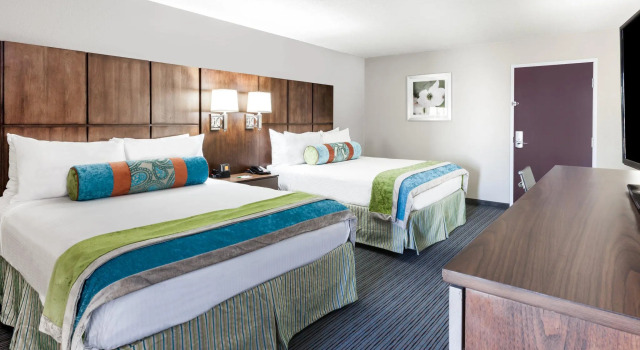 Четырёхместный номер Standard Holiday Inn Hotel & Suites Oklahoma City North by IHG