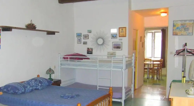 Maison St Georges, Book Lejlighed Lejligheder i Coursan, Lejlighed
