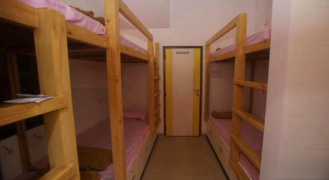 Кровать в общем номере (женский номер) Mumbai Staytion Dorm- A Backpackers Hostel