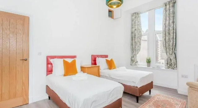 Family - Central - Parking - Wifi - Sleeps 4