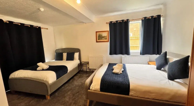 Четырёхместный номер Deluxe с видом на сад High Trees Guest House Gatwick