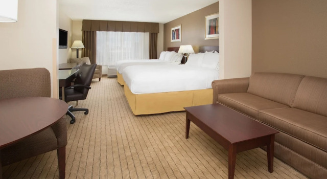 Четырёхместный люкс Holiday Inn Express & Suites Minot by IHG
