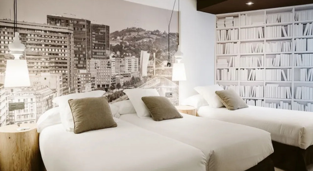 Трёхместный номер Hotel Abando