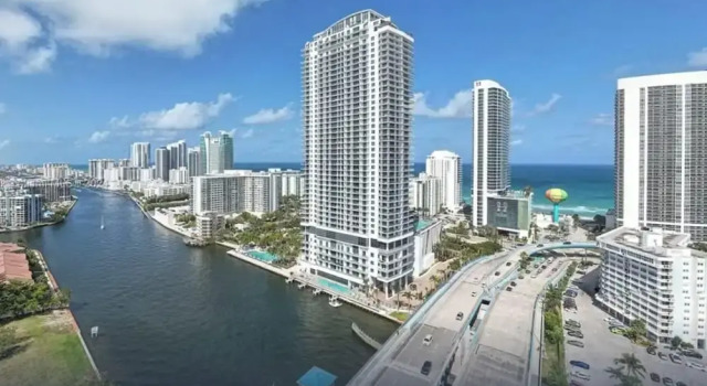 Stunning High-floor City View 1BR Hyde Beach House