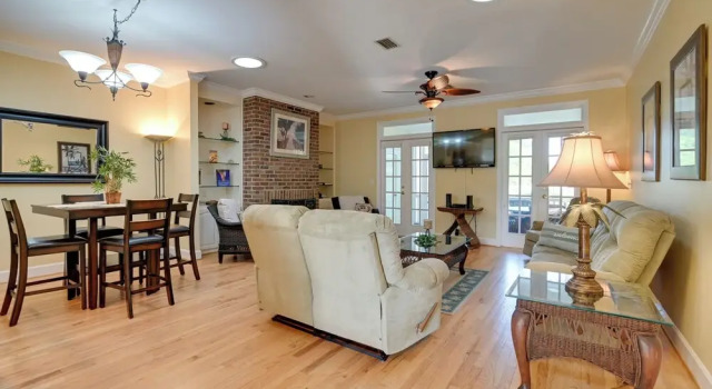 Коттедж Cottage w/ Deck & Pool Access ~ 6 Mi to Beach