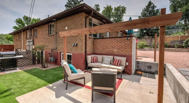 Вилла 2BR Comfy Condo & Cute Patio Broadmoor Area