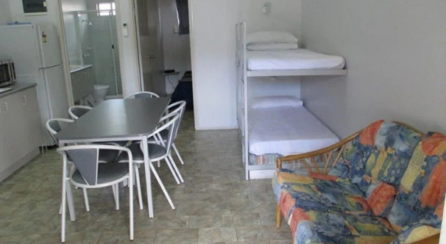 Poona Palms Caravan Park, Boek Hotel Boonooroo 