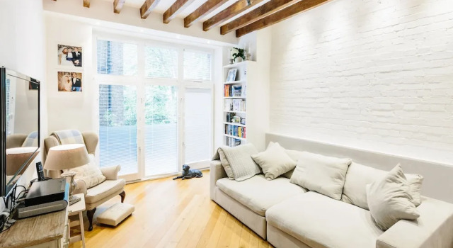Natural light and modern home in Primrose Hill, Забронировать Отель Отели Англии 3 звезды, 3*
