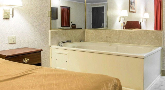 Двухместный номер Standard Rodeway Inn Madison Heights - Detroit