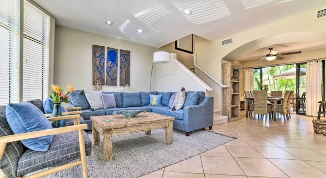Bright & Airy Lahaina Condo - Walk to Beach!