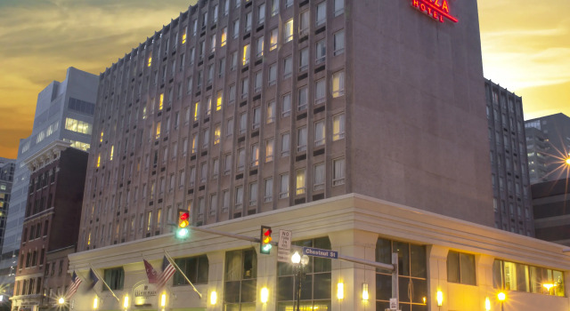 Crowne Plaza Hotel Harrisburg-Hershey by IHG, Забронировать Отель Отели Гаррисберг с бассейном, рядом с Детский театр Popcorn Hat Players, Бассейн