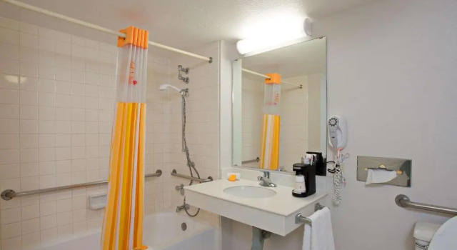 Номер Standard Super 8 by Wyndham San Bernardino