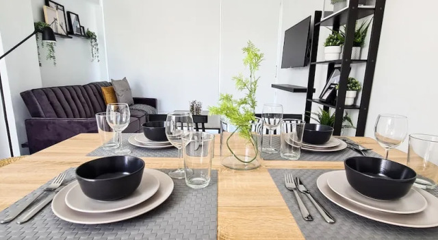 Phaedrus Living: Seaside Executive Flat Harbour 206, Забронировать Отель Отели района Пафоса с парковкой, рядом с Пляж Врисудия ΙΙ, Парковка