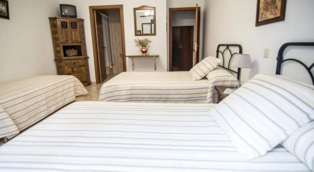 Трёхместный номер Standard Hostal Alba Taruta