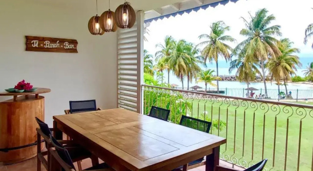 Ti Punch Appartement pied dans l'eau avec piscine, Buchen Sie Ferienwohnung Hotels in Grande-Terre mit Pool, Schwimmbad