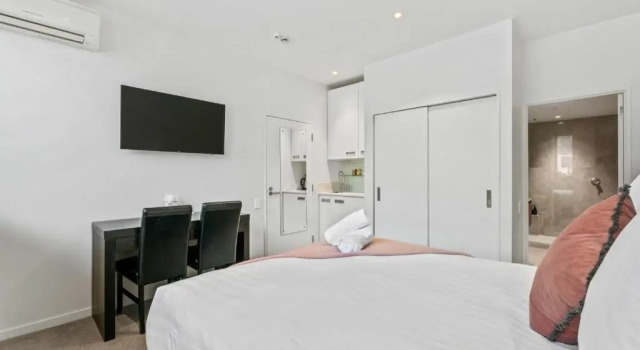 Tranquil Modern Studio, Забронировать Отель Куинстаун 