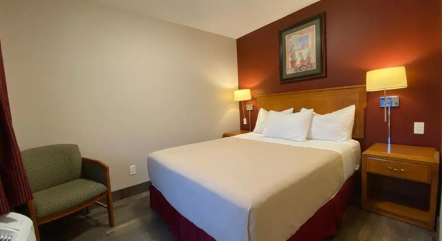 Люкс c 1 комнатой Sahara Courtyard Inn & Suites Osoyoos