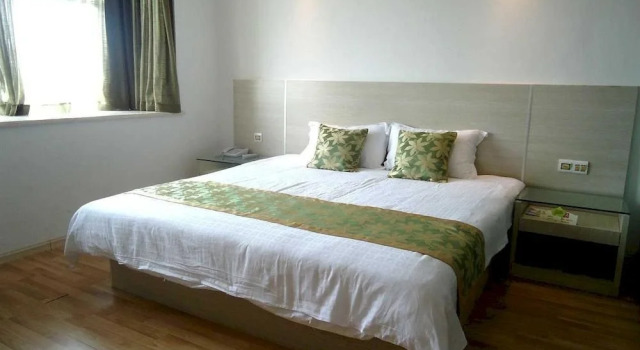 Greentree Alliance Beihai Guangdong Road Shangyejie Hotel, Book Hotel Hoteller i Yinhai med parkering, Parkering