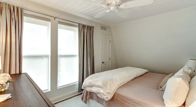Roomy Chalet-Style Beachfront Condo with Private Beach Access by RedAwning, Забронировать Шале Амилия Jacksonville Coast, рядом с Baptist Medical Center - Nassau