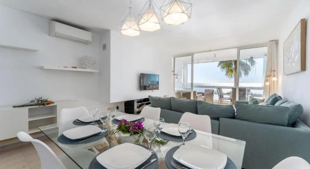 Dona Lola Patricia - Spacious 3 Bedroom Top Floor Apartment with Uninterrupted Sea Views - Only a Few Meters To Calahonda Beach - Costa Del Sol - Cs188
