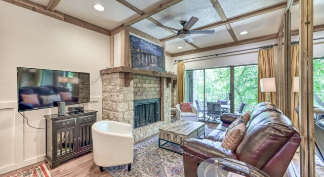 New! Luxurious Riverfront Condo Just 1 Blk to Schlitterbahn!