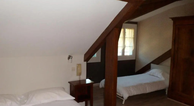 Трёхместный номер Standard Logis Hôtel Les Cimes