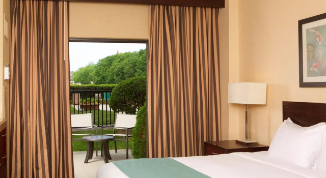 Номер Standard DoubleTree Suites by Hilton Raleigh-Durham